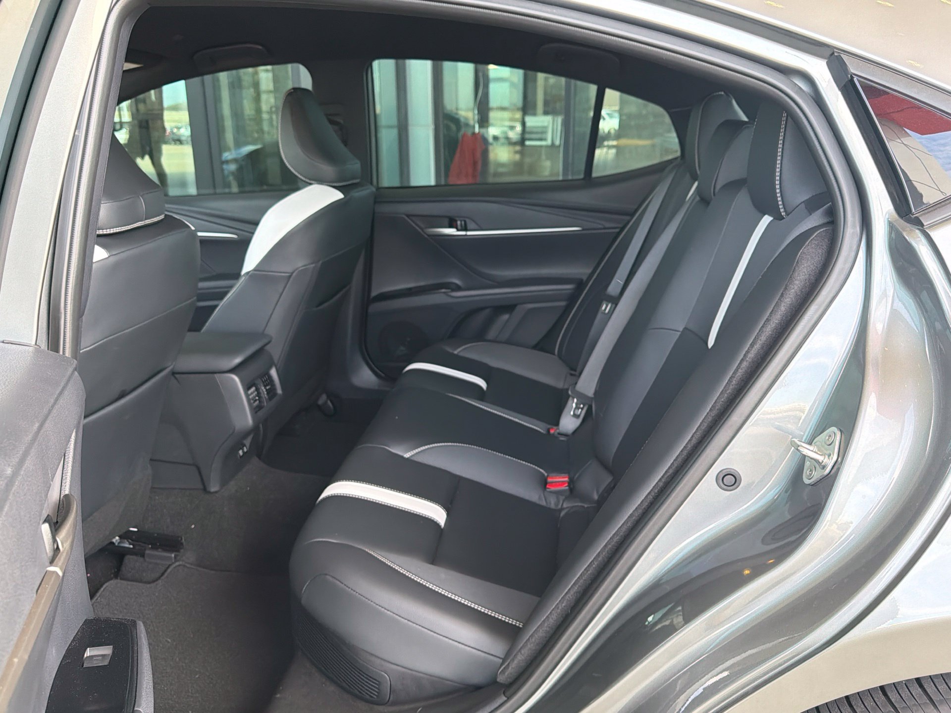 Used 2026 Toyota Camry SE w/ Convenience Package FWD image 12