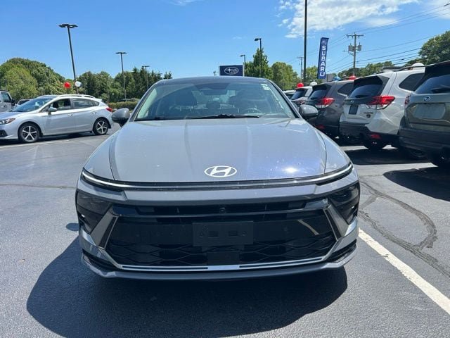 Used 2025 Hyundai Sonata Limited FWD image 2