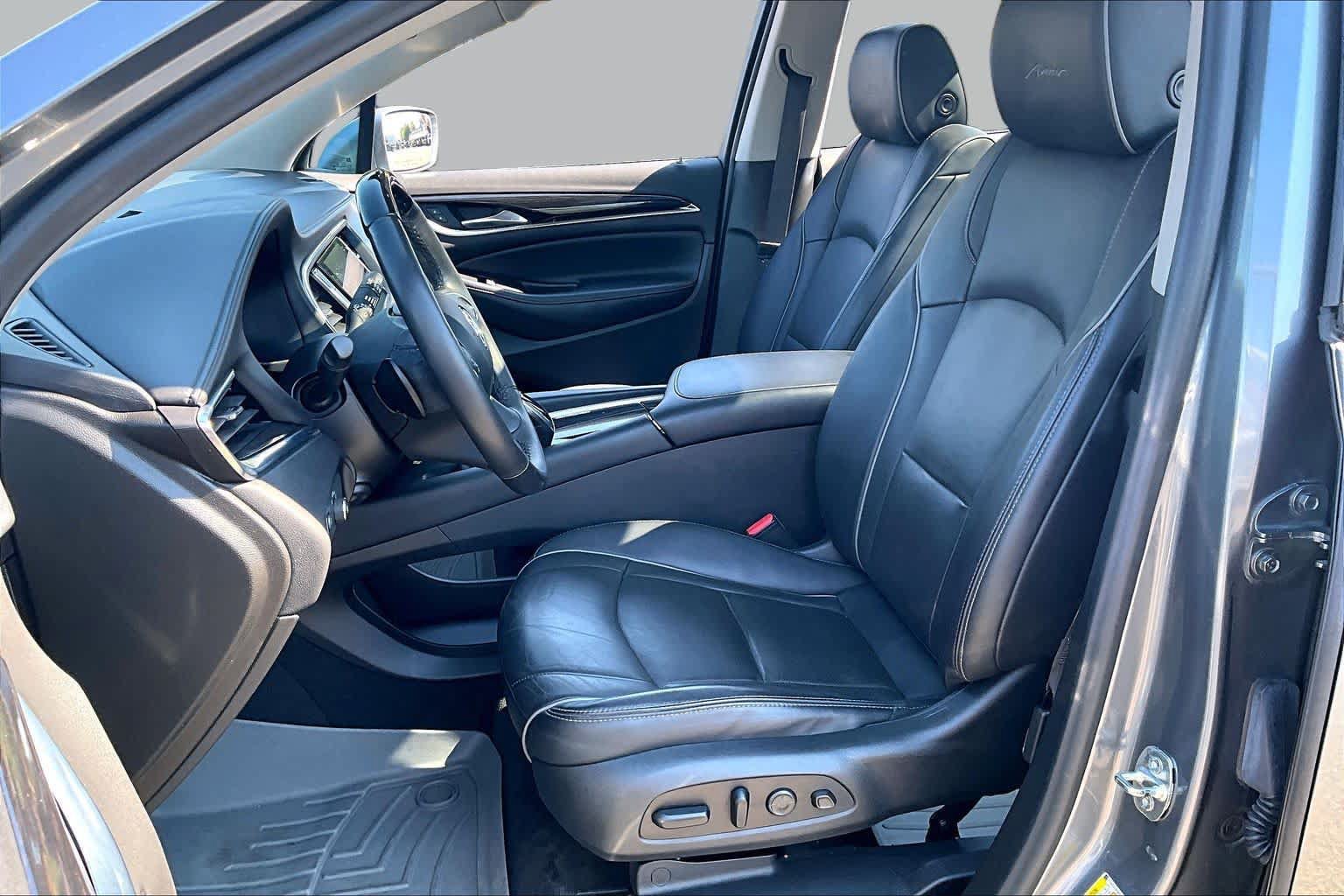 Used 2020 Buick Enclave Avenir w/ Avenir Technology Package FWD image 7