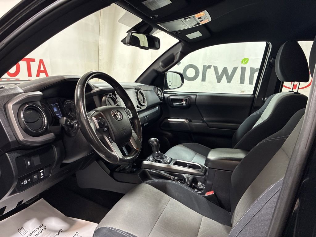 Used 2021 Toyota Tacoma TRD Sport w/ Technology Package image 24