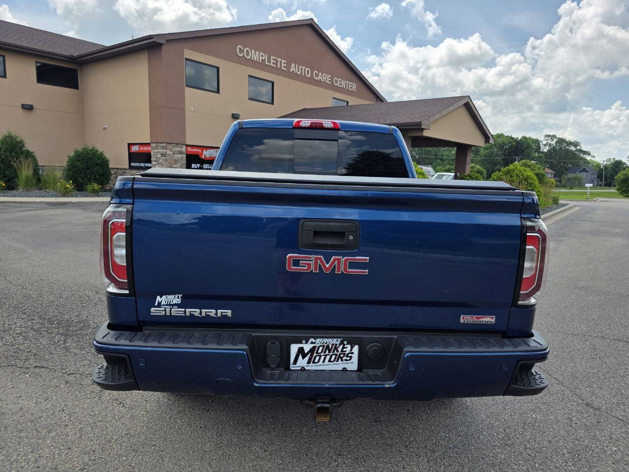 Used 2016 GMC Sierra 1500 SLT w/ All-Terrain Package AWD/4WD image 8