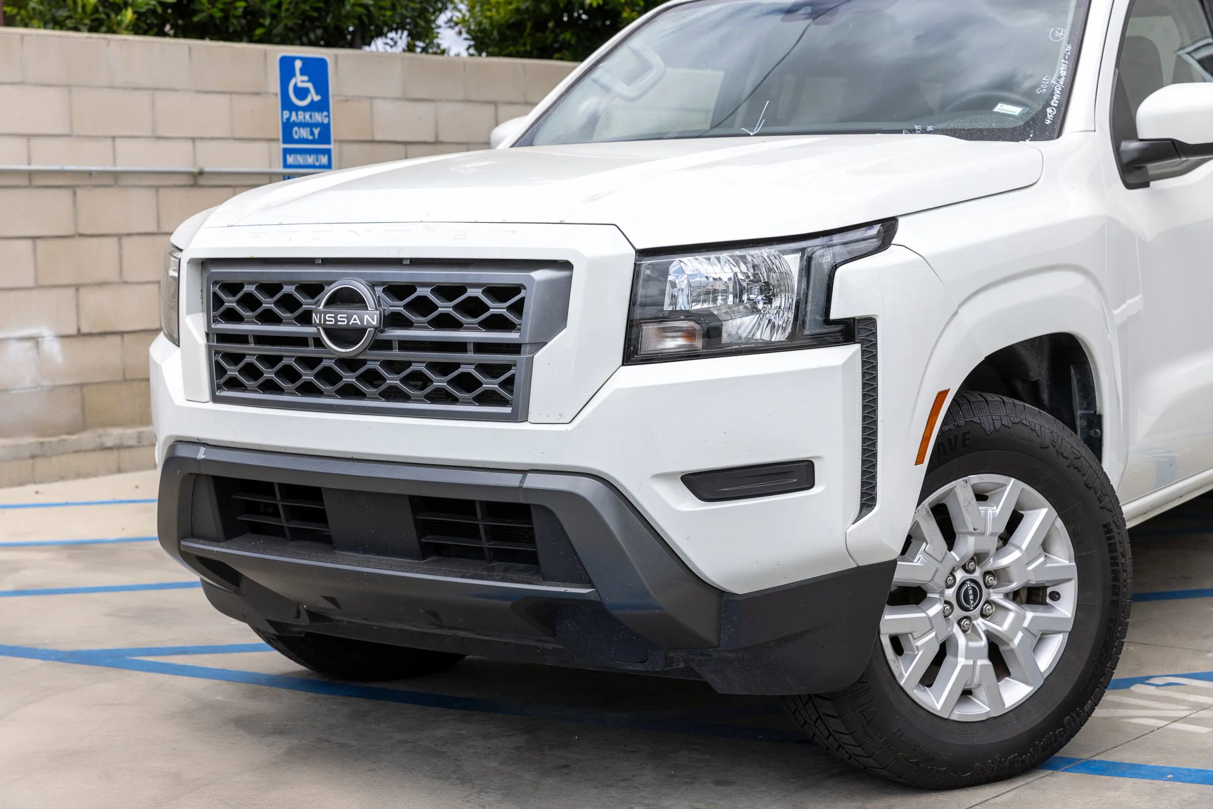 Used 2022 Nissan Frontier SV RWD image 7
