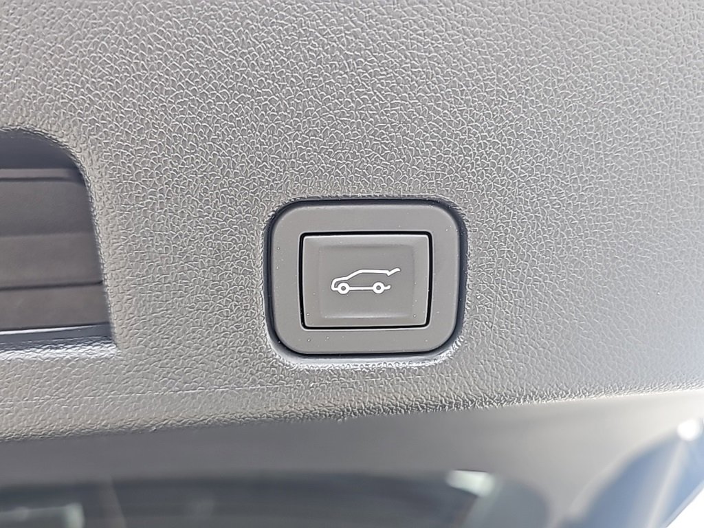 Used 2025 Buick Enclave Avenir w/ Super Cruise Package image 8