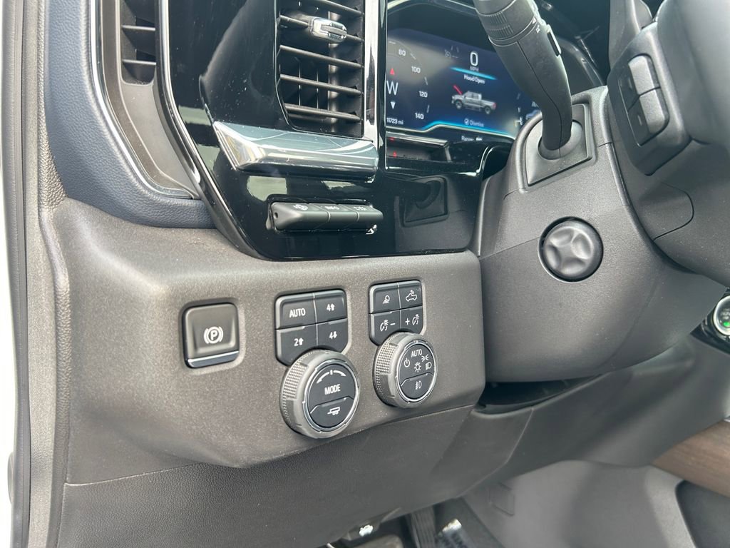 Used 2024 Chevrolet Silverado 1500 High Country w/ Technology Package image 21