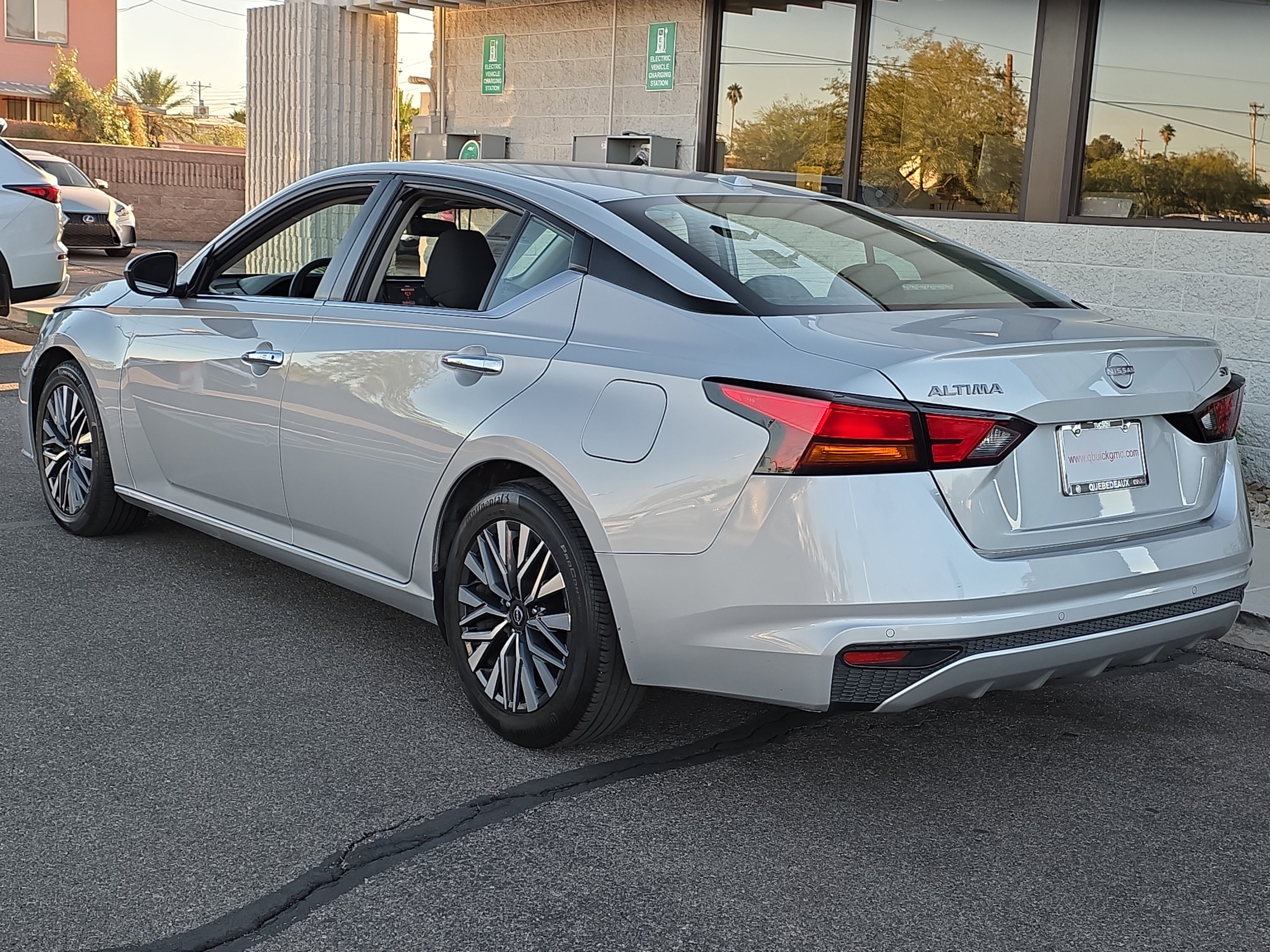 Used 2024 Nissan Altima 2.5 SV image 5
