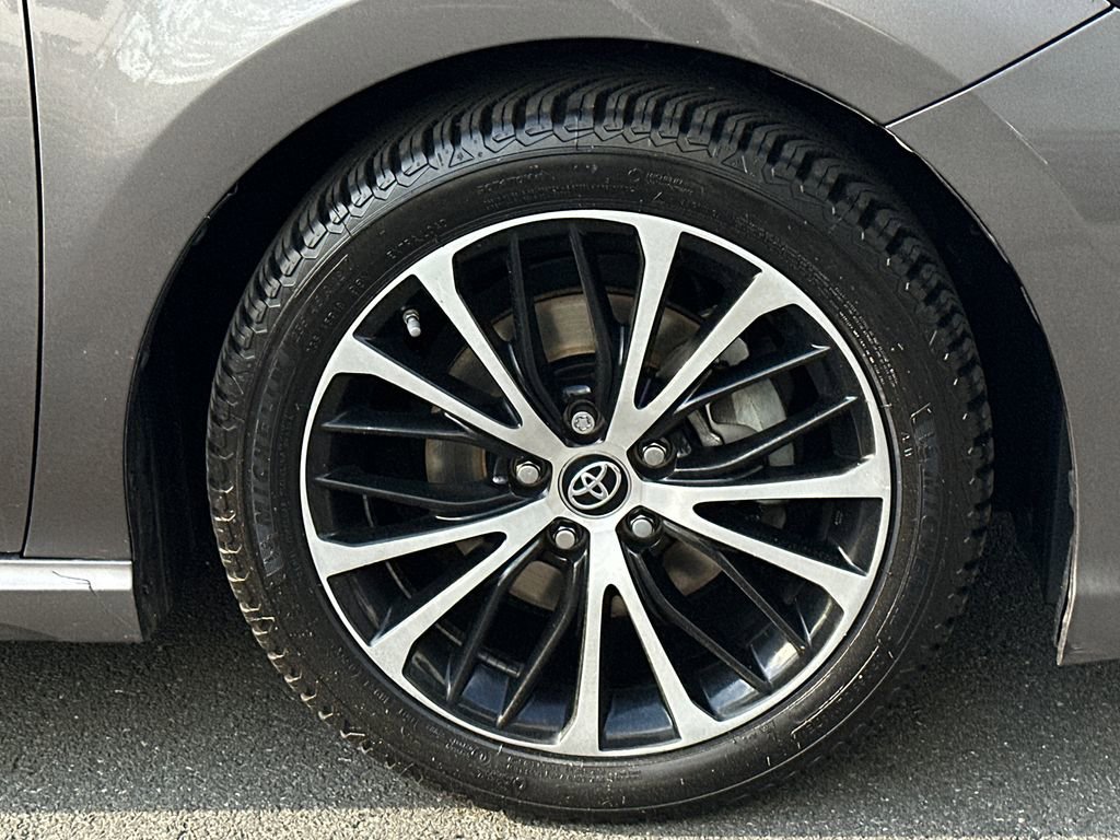 Used 2018 Toyota Camry SE w/ Moonroof Package FWD image 7