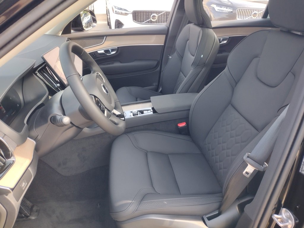 New 2025 Volvo XC90 B6 Plus image 12