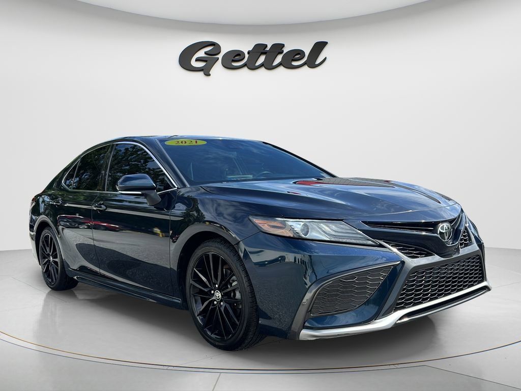 Used 2021 Toyota Camry XSE FWD image 3