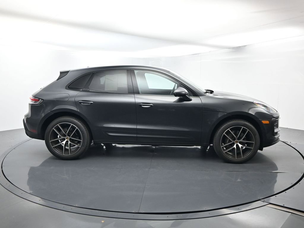 Certified 2023 Porsche Macan AWD/4WD image 16