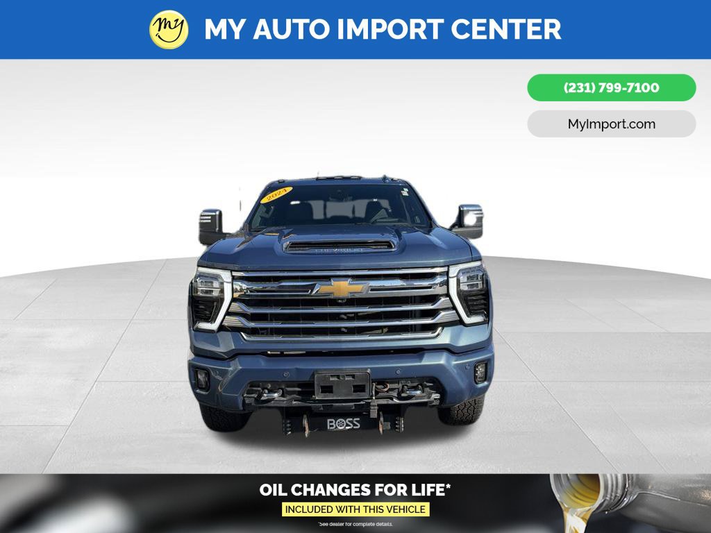 Used 2024 Chevrolet Silverado 3500 High Country w/ Technology Package AWD/4WD image 2