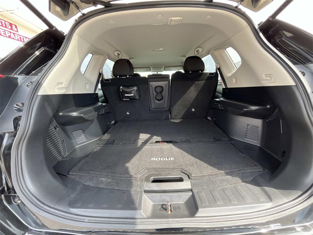 Used 2018 Nissan Rogue SV image 12