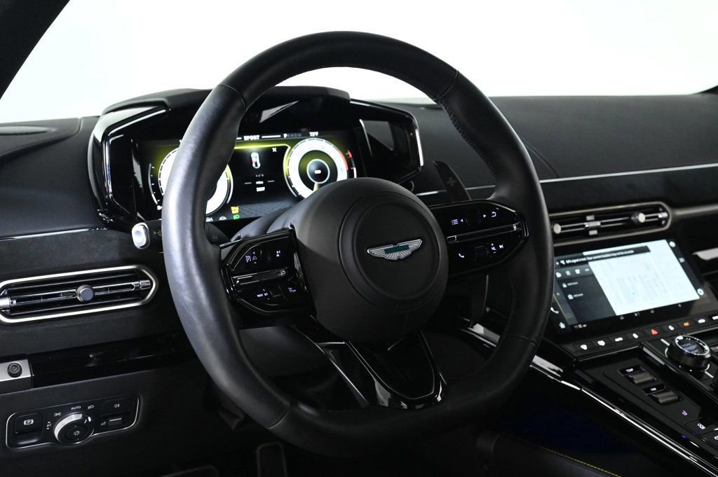 Used 2025 Aston Martin V8 Vantage Coupe image 12