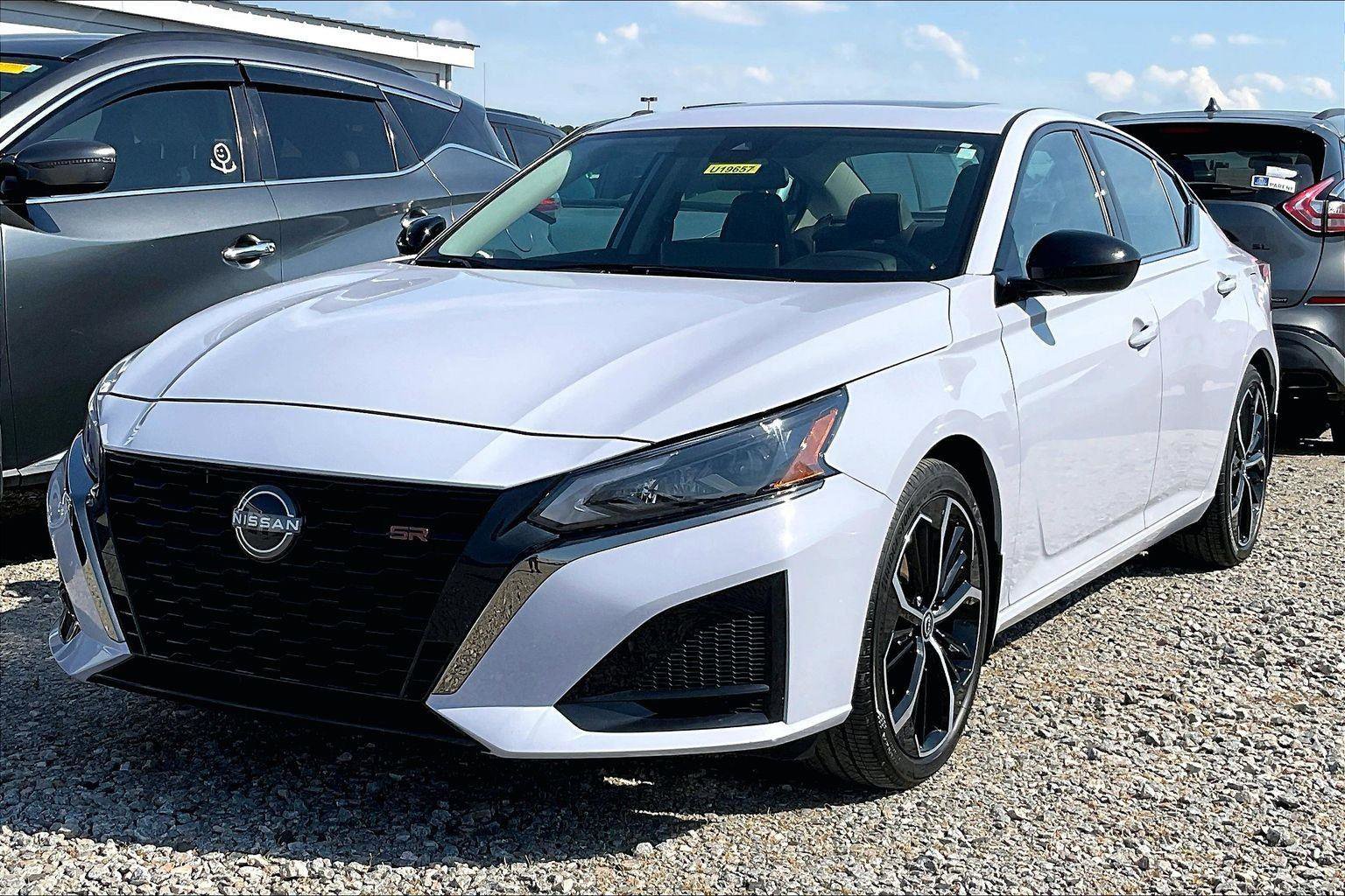 Certified 2024 Nissan Altima 2.5 SR w/ SR Premium Package FWD image 2