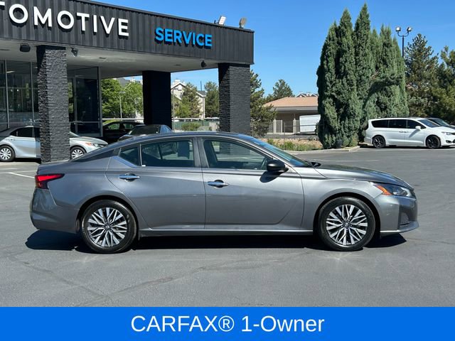 Used 2024 Nissan Altima 2.5 SV FWD image 2