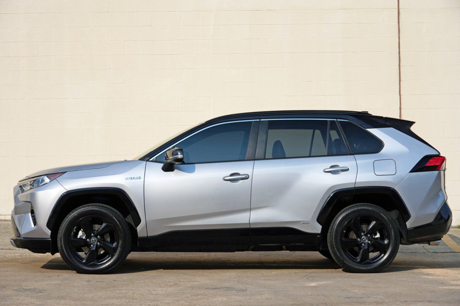 Used 2019 Toyota RAV4 XSE w/ XSE Weather Package AWD/4WD image 8