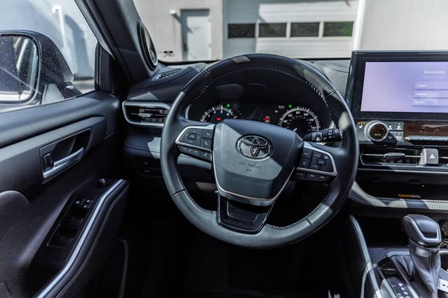 Used 2023 Toyota Highlander XSE AWD/4WD image 27