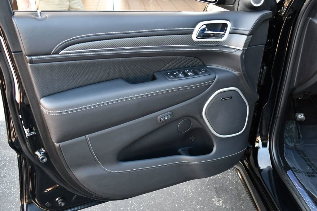 Used 2018 Jeep Grand Cherokee SRT AWD/4WD image 38