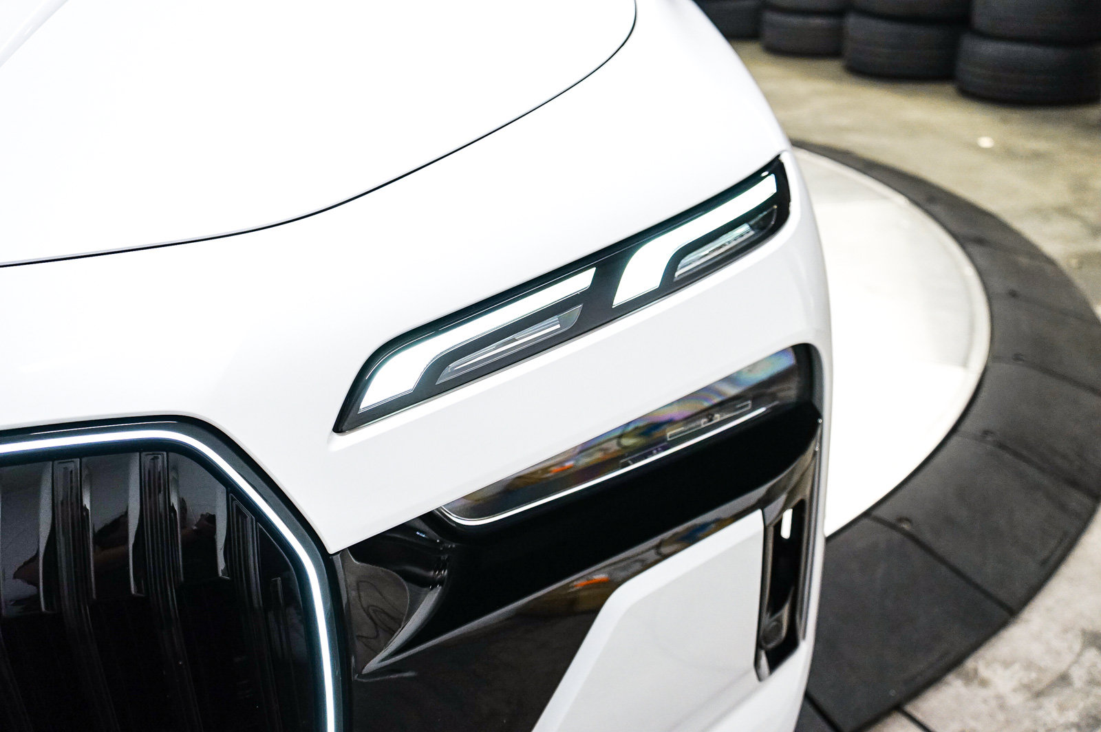 Used 2025 BMW 740i w/ Premium Package RWD image 9