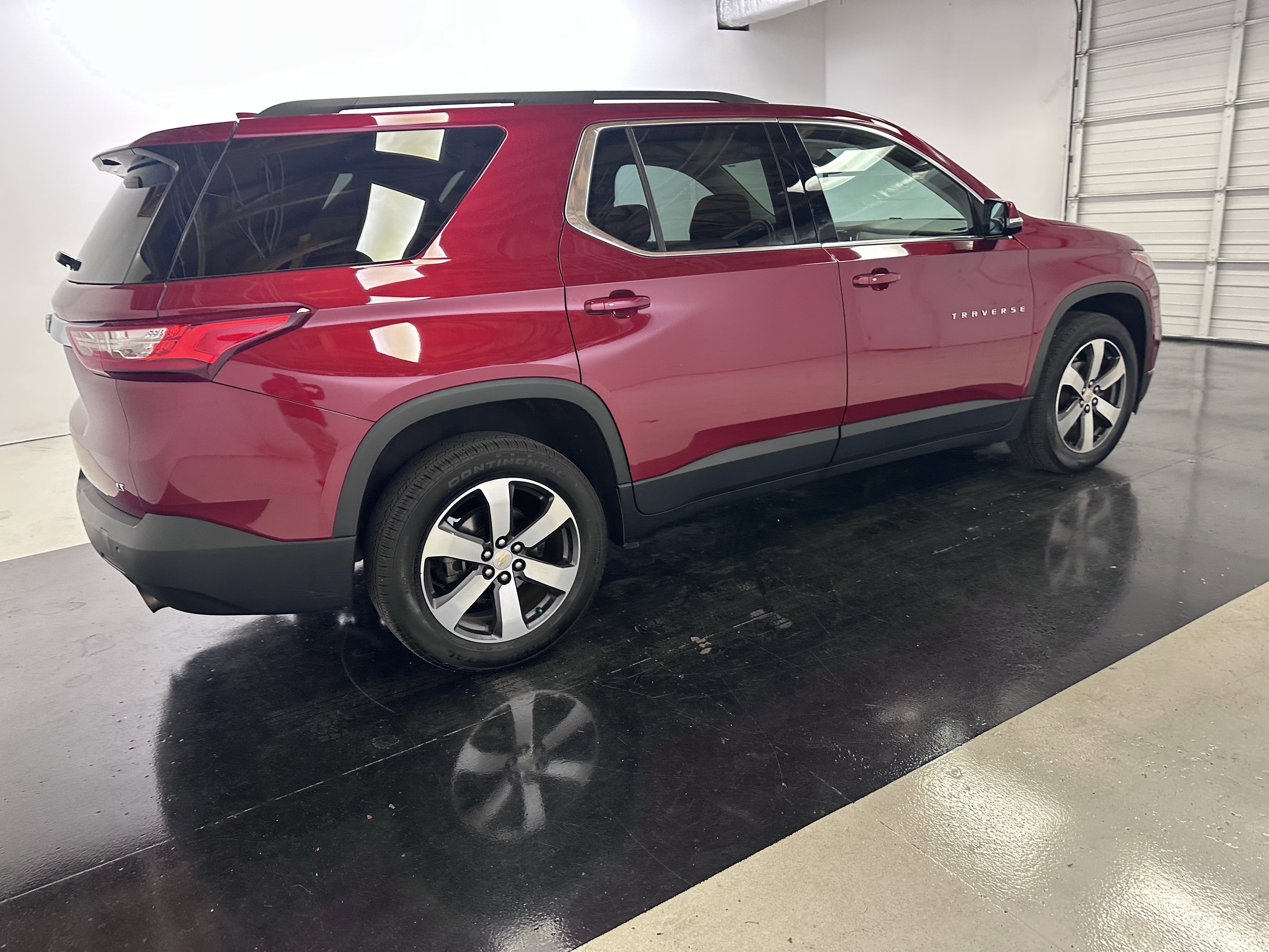 Used 2020 Chevrolet Traverse LT w/ LT Premium Package FWD image 14