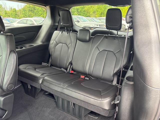 New 2027 Chrysler Pacifica Select AWD/4WD image 21