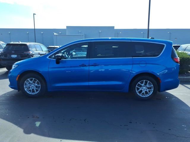 New 2026 Chrysler Pacifica Select FWD image 3