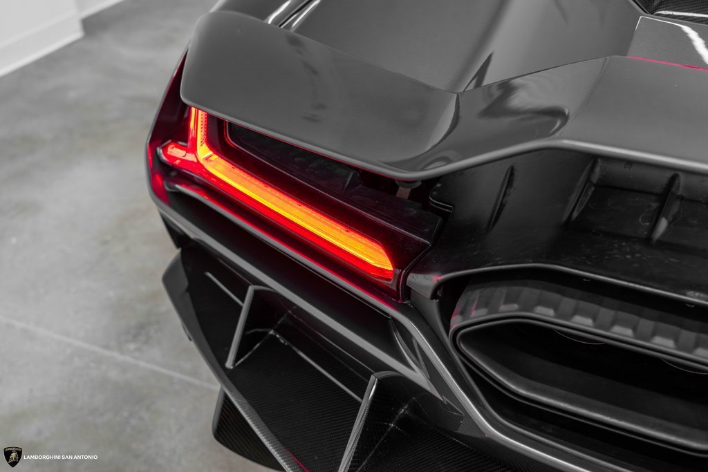 Used 2024 Lamborghini Revuelto image 7