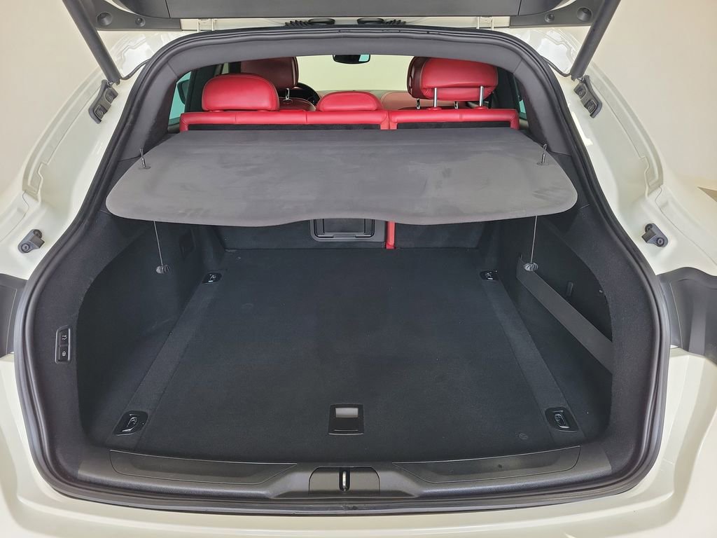 Used 2020 Maserati Levante image 11