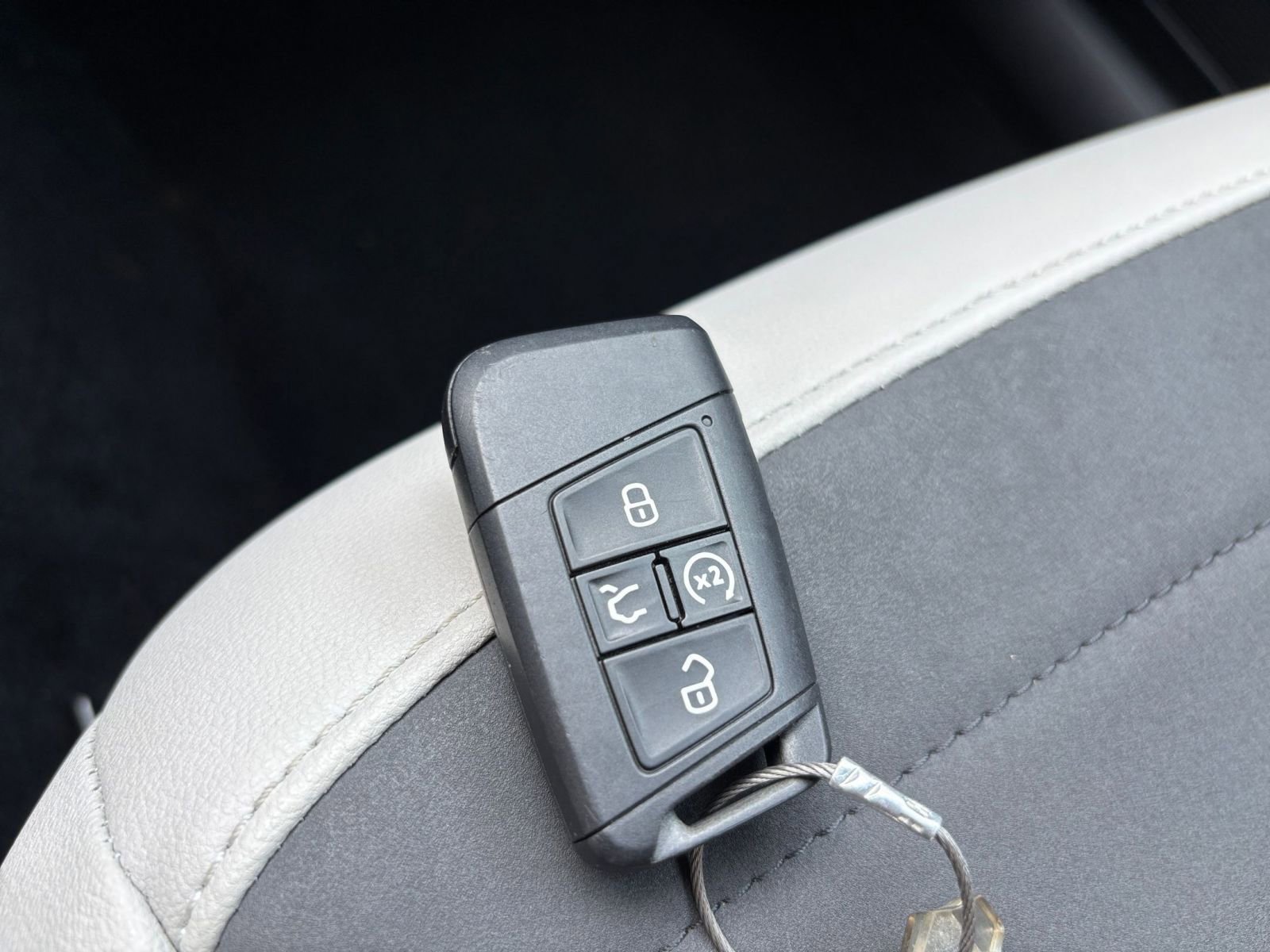 Used 2025 Volkswagen Taos SE FWD image 25