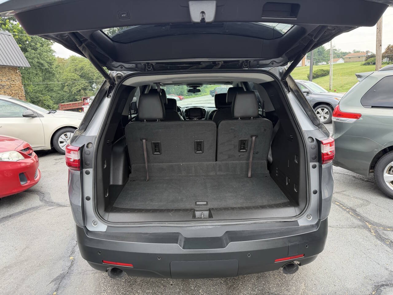 Used 2019 Chevrolet Traverse LT w/ LPO, Floor Liner Package AWD/4WD image 15