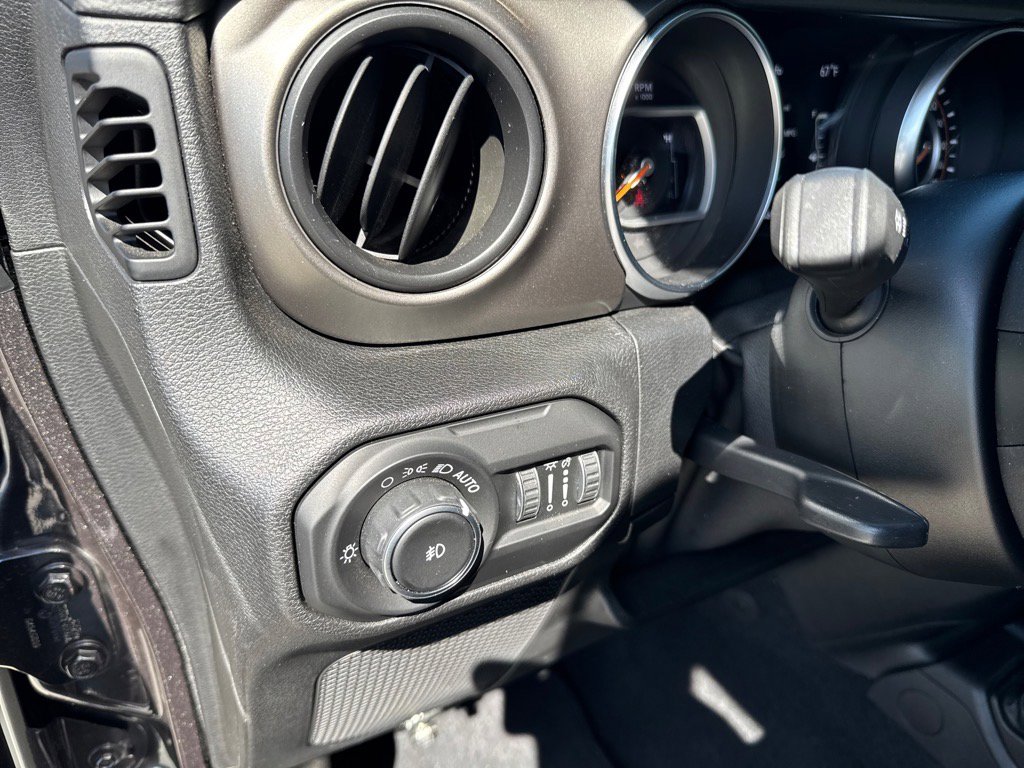 Used 2021 Jeep Wrangler Sport AWD/4WD image 5