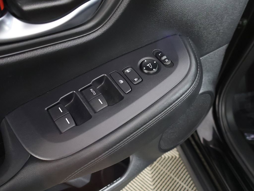 Used 2025 Honda HR-V LX image 34
