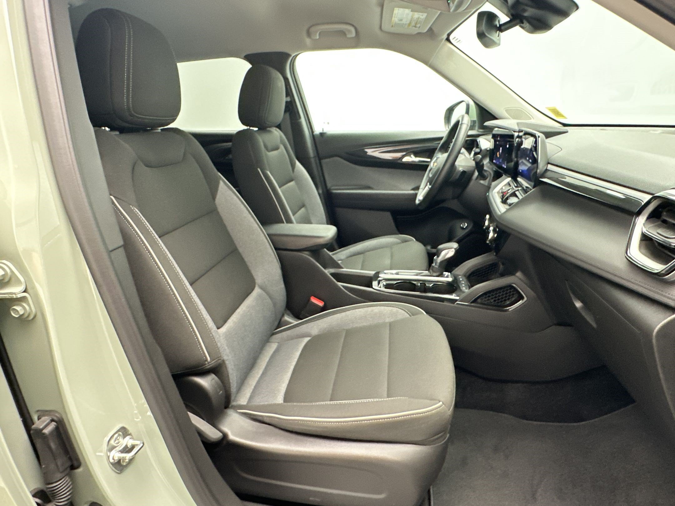 Certified 2025 Chevrolet TrailBlazer LT w/ Convenience Package FWD image 22
