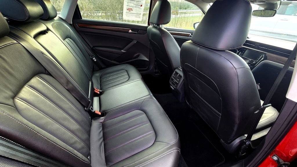 Used 2022 Volkswagen Passat 2.0T image 37