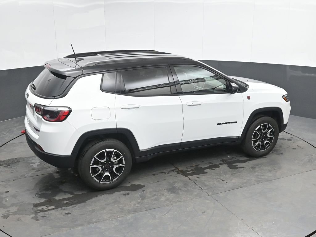 Used 2025 Jeep Compass Trailhawk image 36