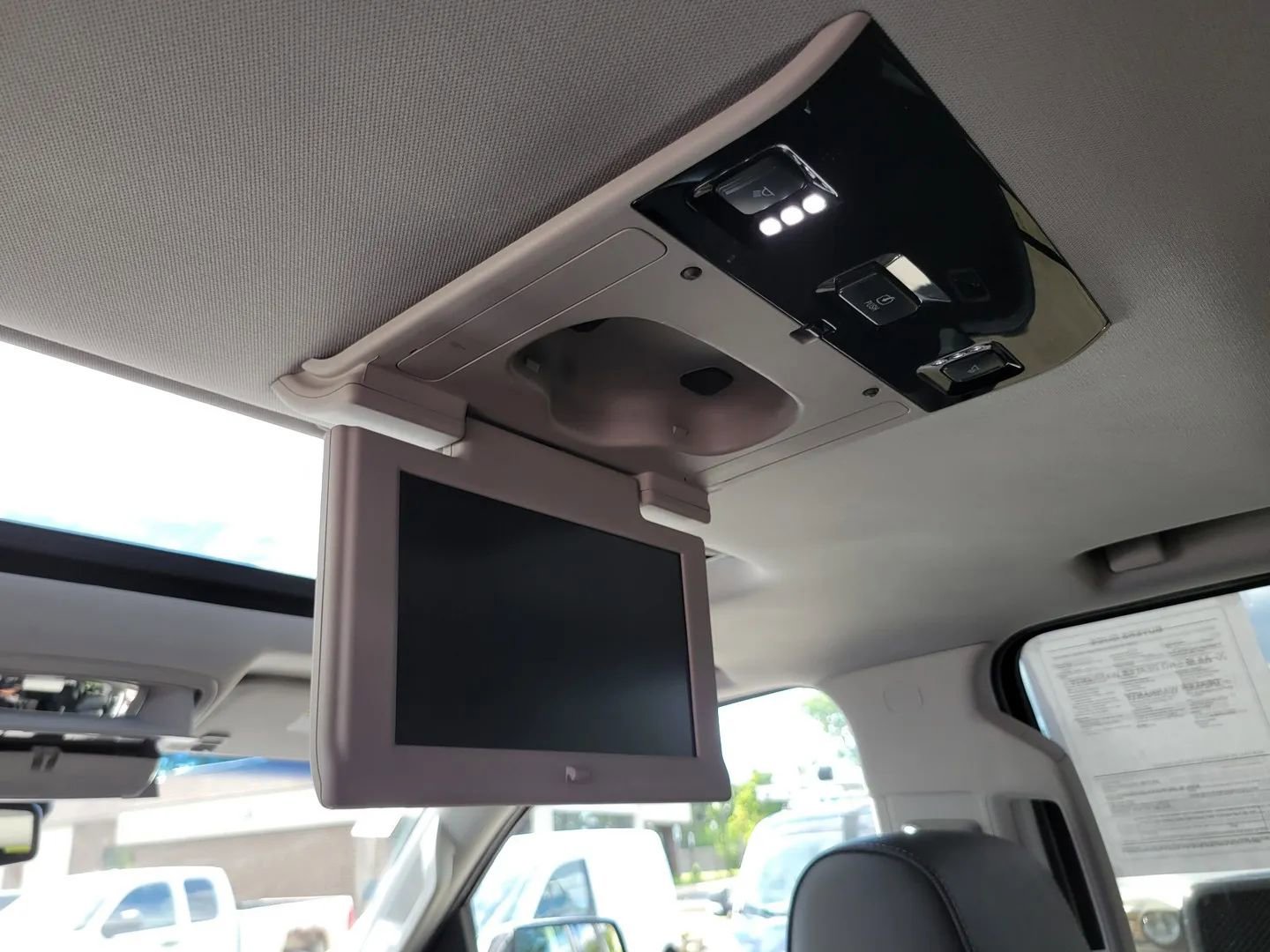 Used 2018 GMC Yukon XL Denali w/ Open Road Package image 10