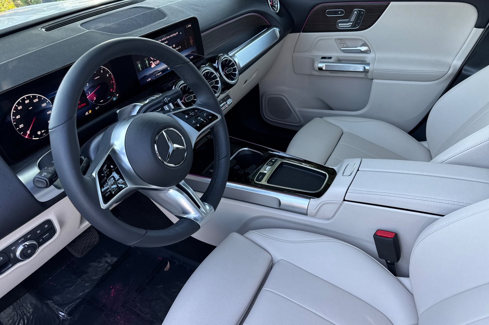 New 2025 Mercedes-Benz GLB 250 4MATIC image 10