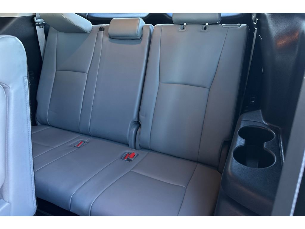 Used 2023 Toyota Highlander XLE image 16