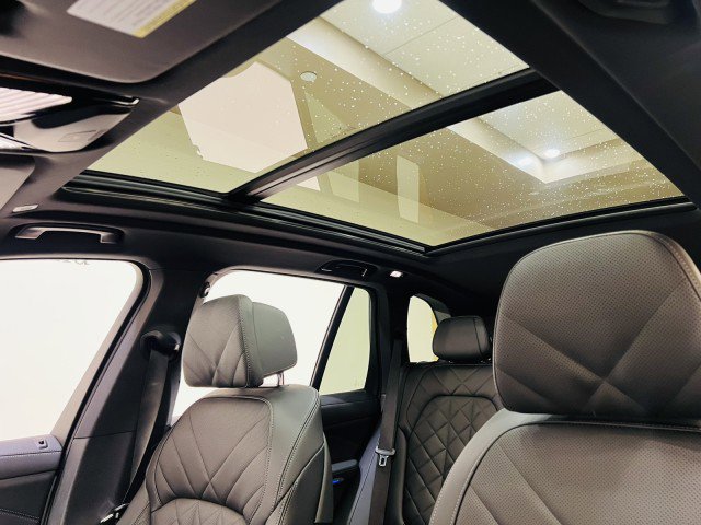 Used 2025 BMW X5 M60i w/ Parking Assistance Package image 16
