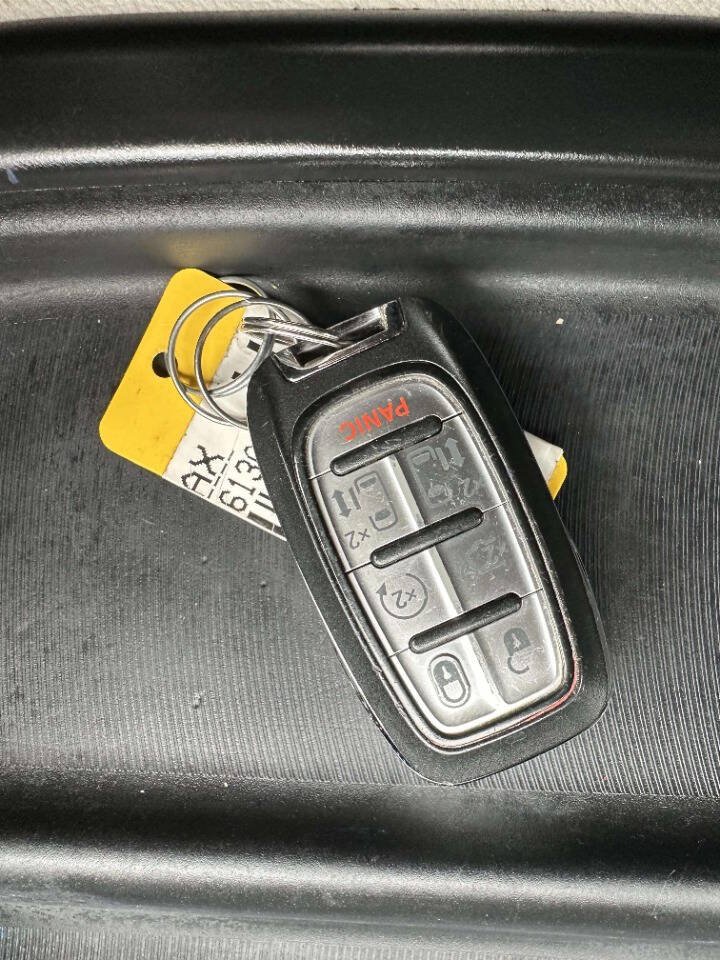Used 2019 Chrysler Pacifica Touring-L FWD image 39