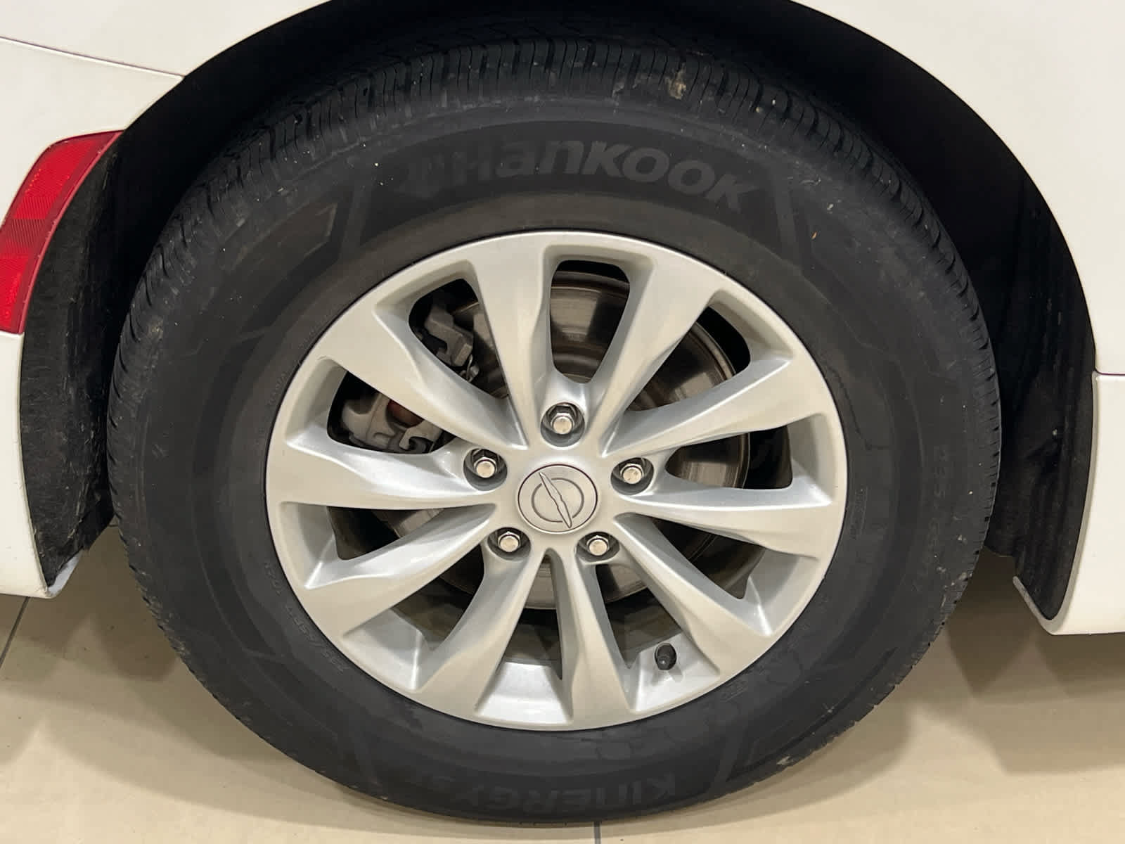 Used 2018 Chrysler Pacifica Touring-L FWD image 3