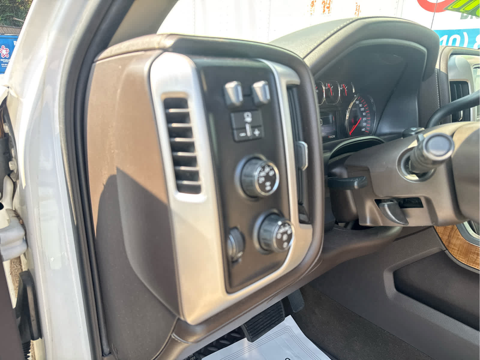 Used 2015 GMC Sierra 1500 SLT w/ SLT Crew Cab Value Package AWD/4WD image 24