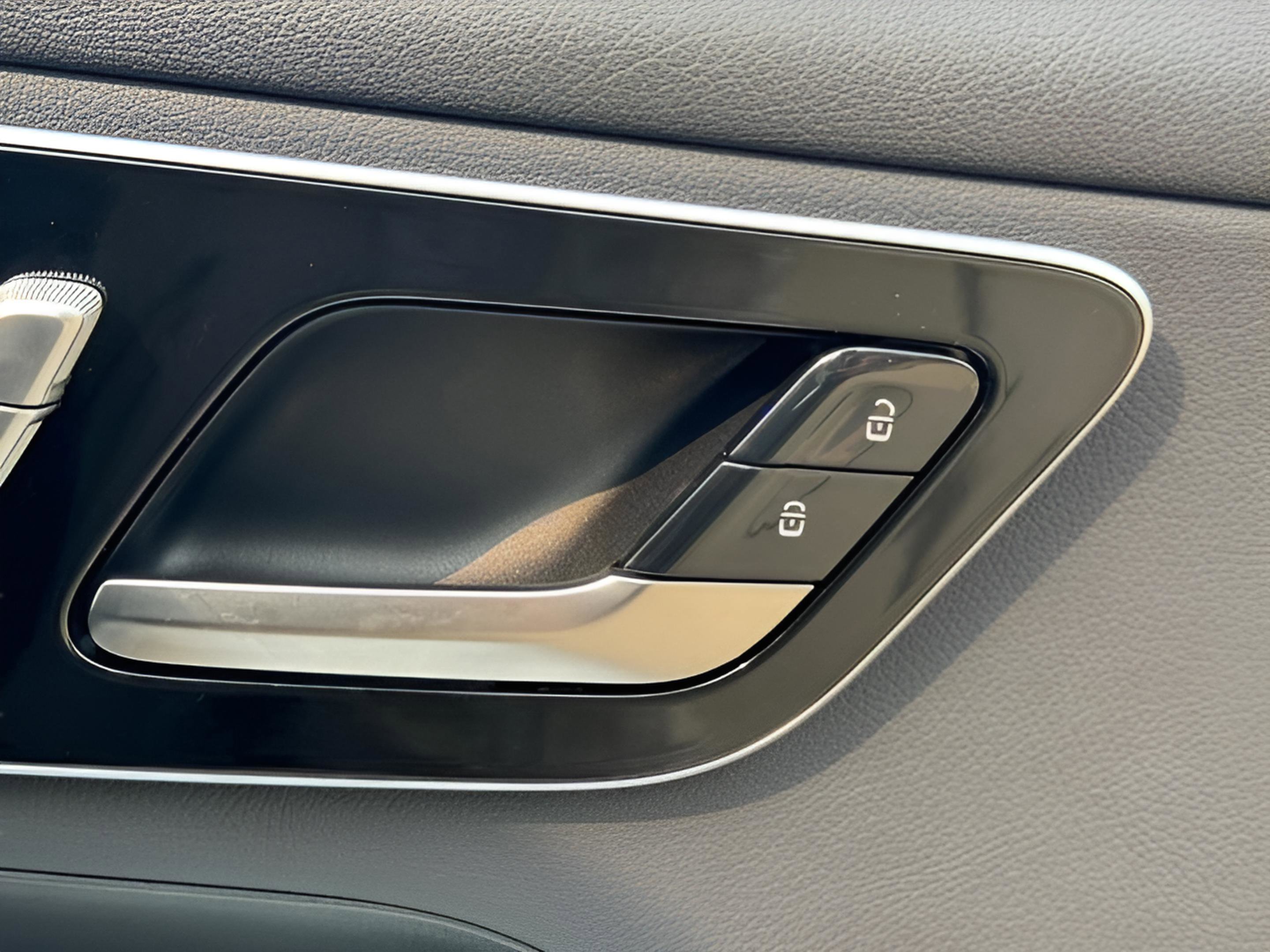 Certified 2025 Mercedes-Benz GLC 350e 4MATIC image 22