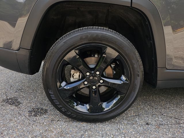 Used 2025 Jeep Grand Cherokee Altitude AWD/4WD image 23