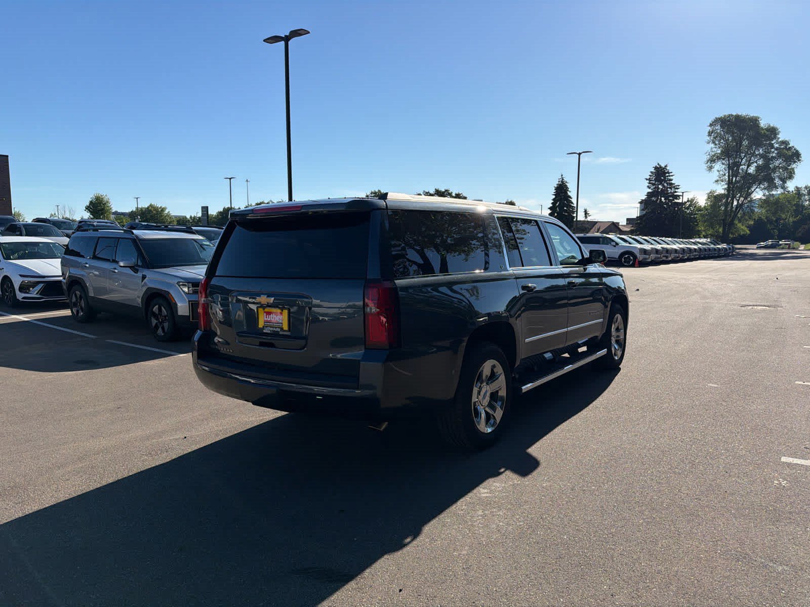 Used 2019 Chevrolet Suburban LT w/ LT Signature Package AWD/4WD image 2