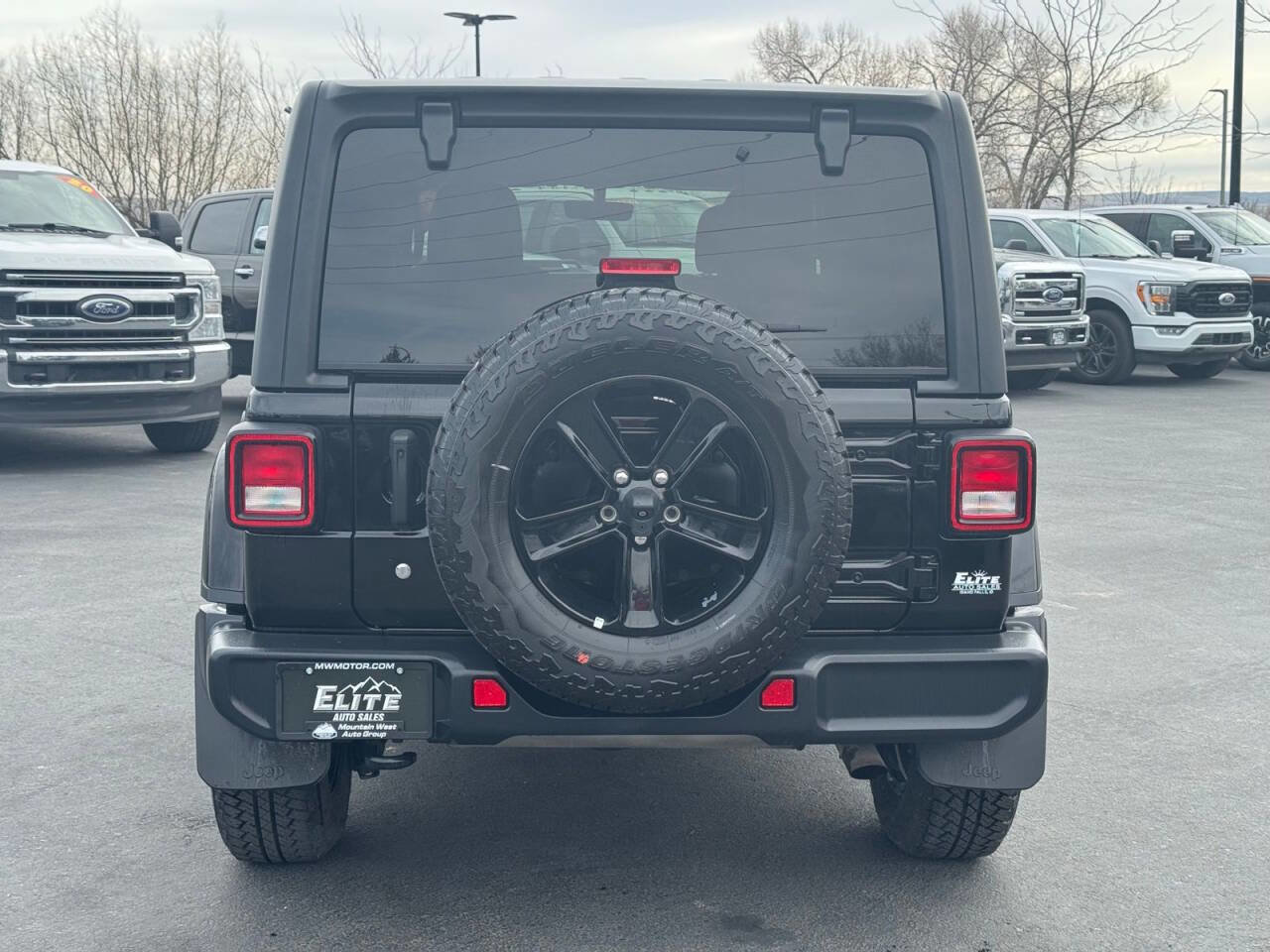 Used 2018 Jeep Wrangler Unlimited Sahara w/ Uconnect 4C Nav & Sound Group image 7