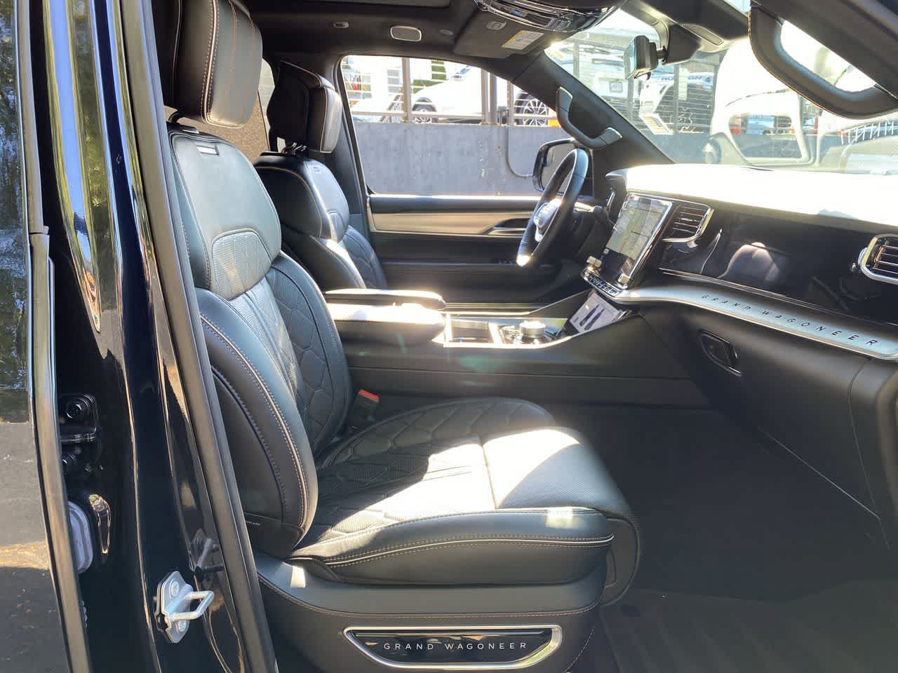 Used 2023 Jeep Grand Wagoneer Series III AWD/4WD image 18