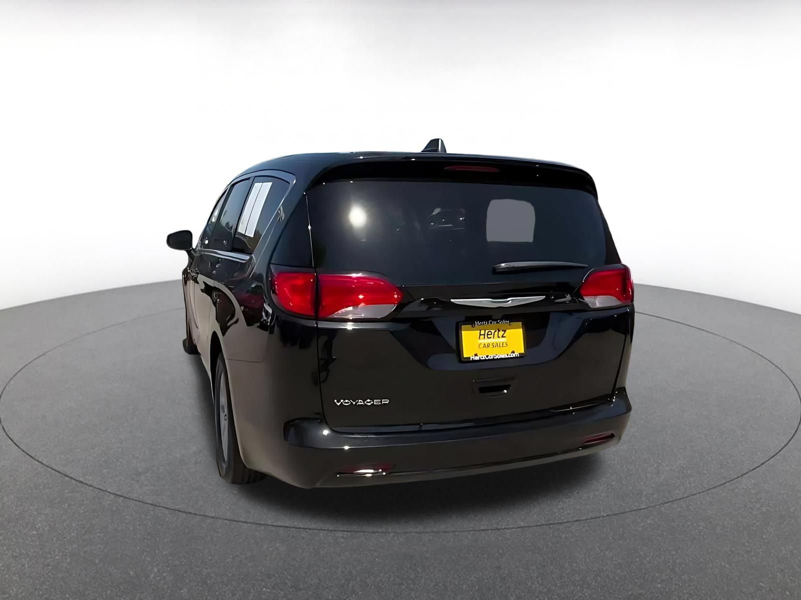 Used 2024 Chrysler Voyager LX FWD image 10