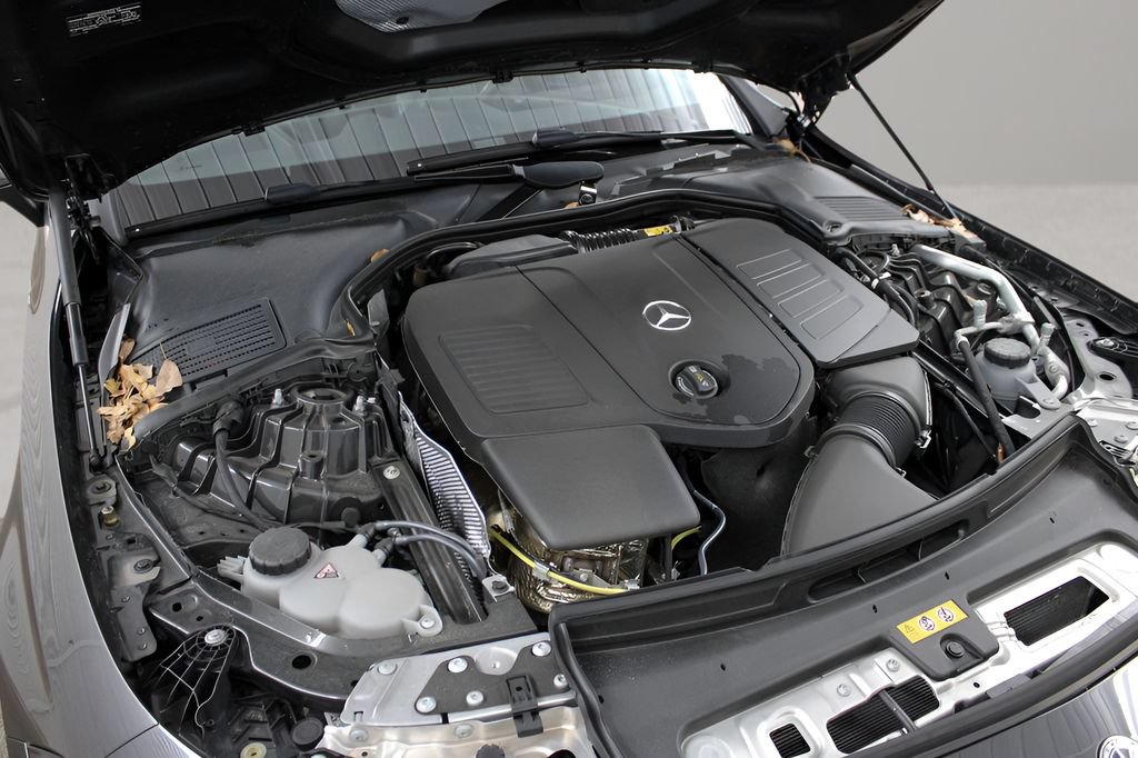 Used 2025 Mercedes-Benz CLE 300 4MATIC Coupe image 23