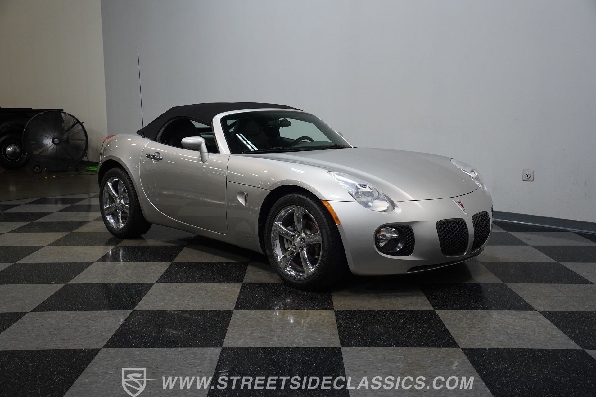 Used 2007 Pontiac Solstice GXP w/ Premium Package RWD image 17
