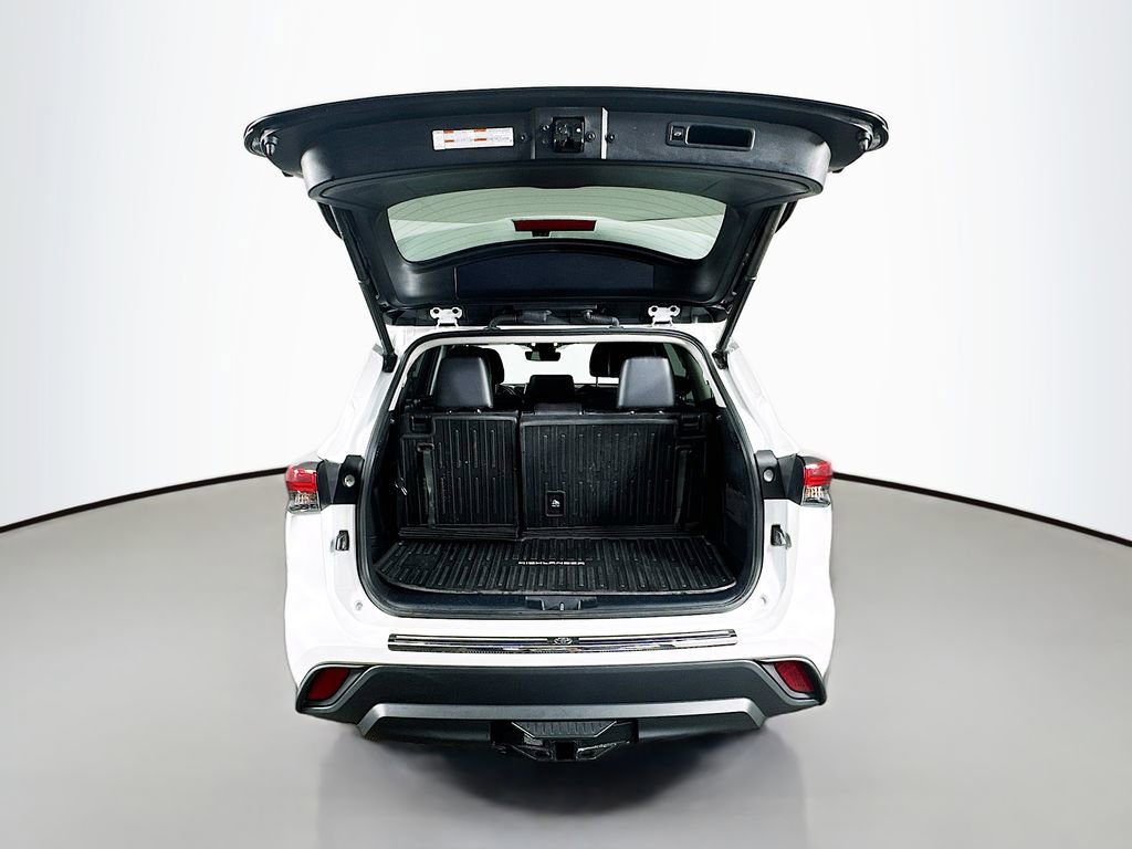 Used 2022 Toyota Highlander XLE image 29